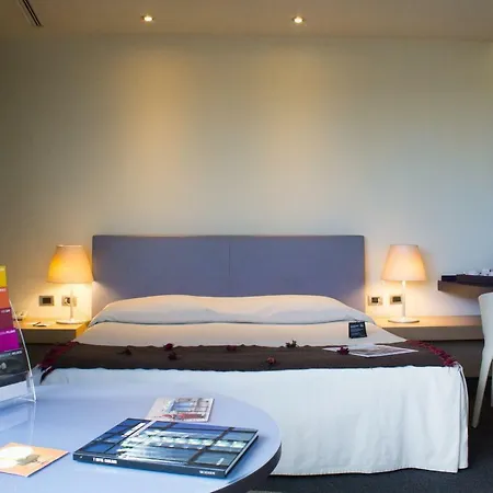 T 4* カリアリ